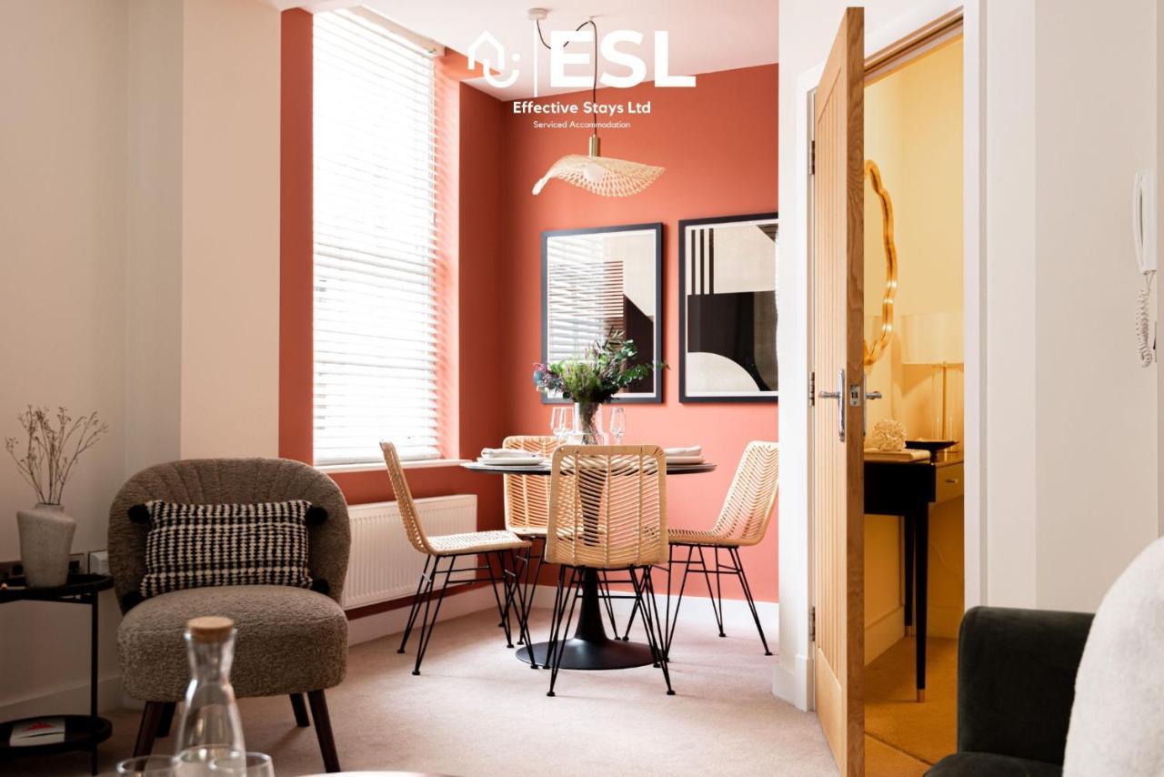 Elegant Apartment On Historic Cobbled High St Shrewsbury Town Centre Bagian luar foto