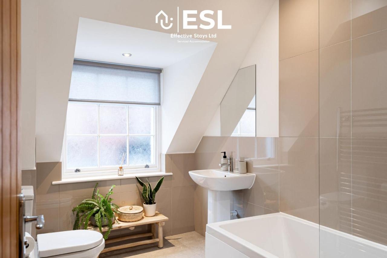 Elegant Apartment On Historic Cobbled High St Shrewsbury Town Centre Bagian luar foto